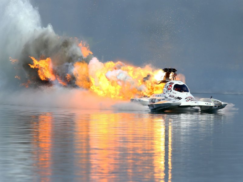 Drag Boat Racing crash