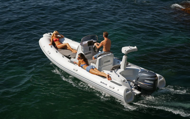 Лодка Brig 580