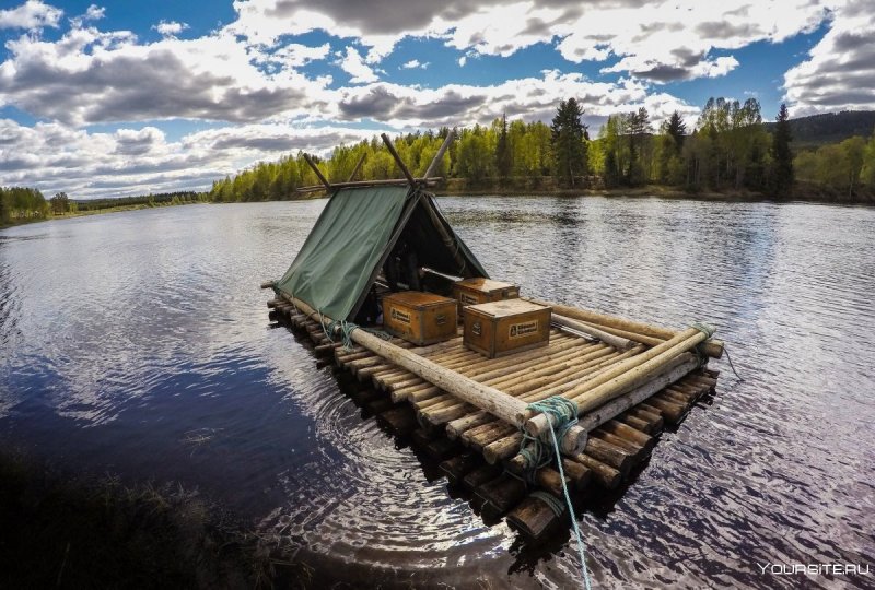 Плот из бревен
