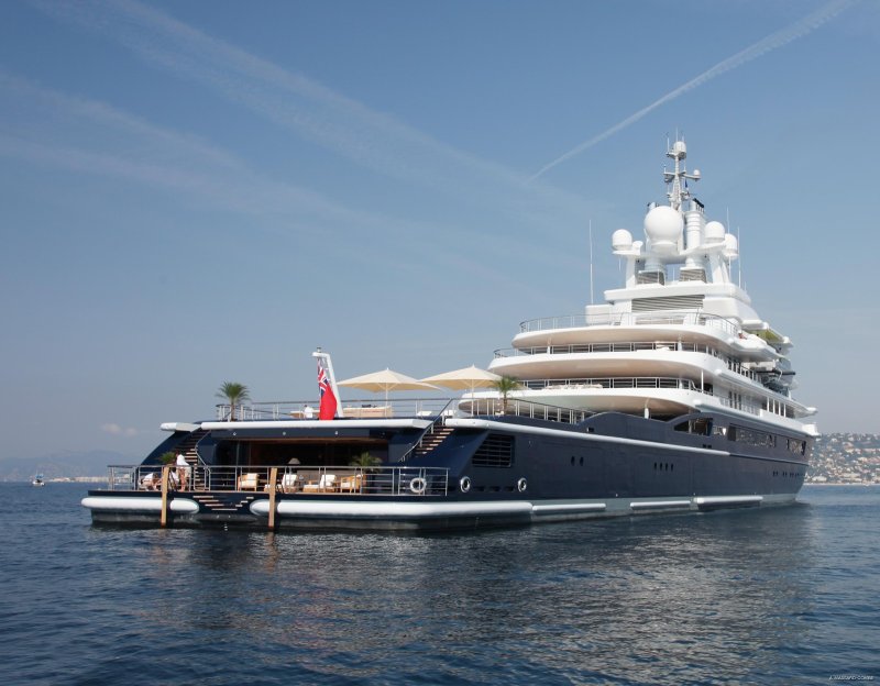 Мегаяхта Гамильтон