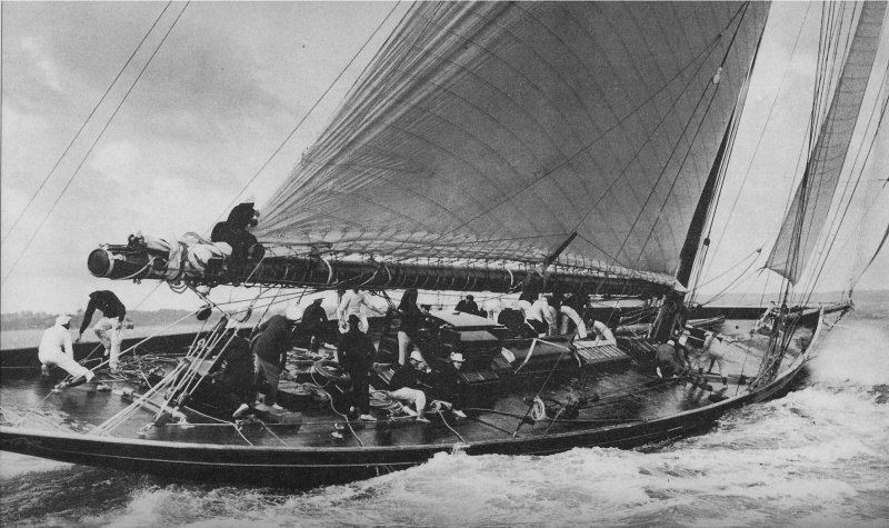 Яхта Британика