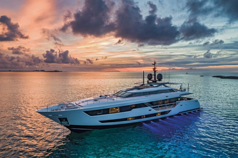 Мегаяхта Sovereign