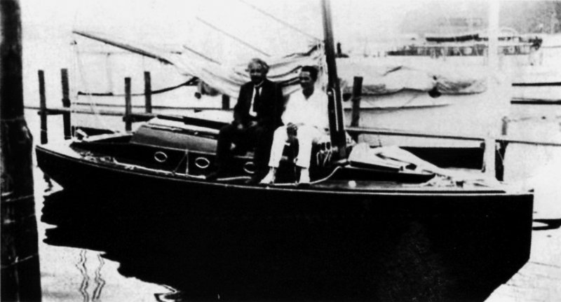 Альберт Эйнштейн и парусные лодки