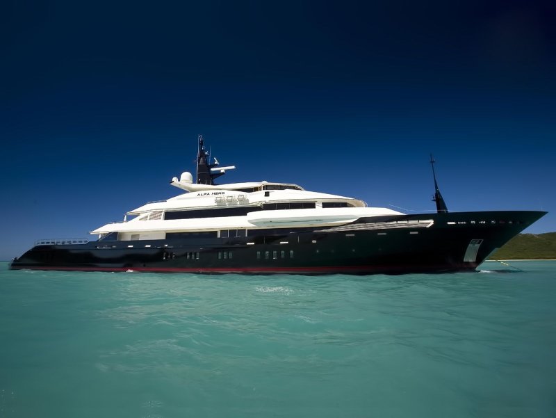 Мегаяхта Альфа Неро