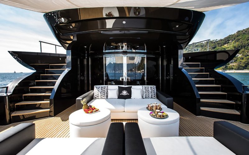 Яхта черная Жемчужина интерьер