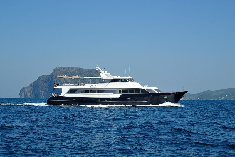 Бровард 98 яхта