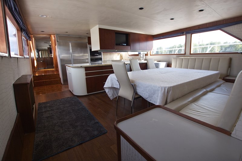 Бровард 98 яхта