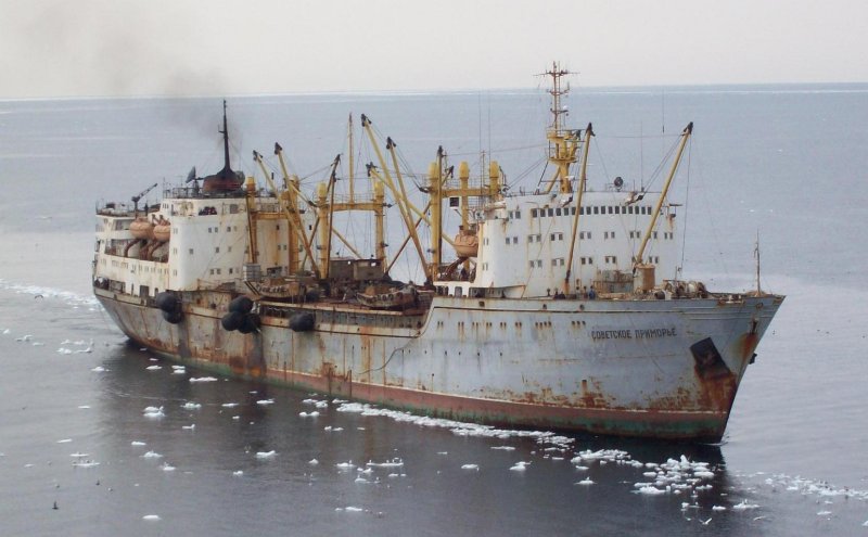 Плавбаза Даурия