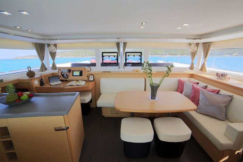 Катамаран Lagoon 450