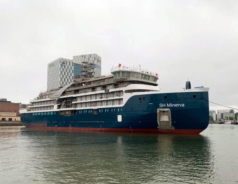 Круизный лайнер "Минерва".