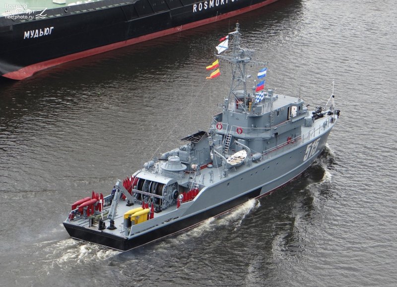 Базовый тральщик БТ-115