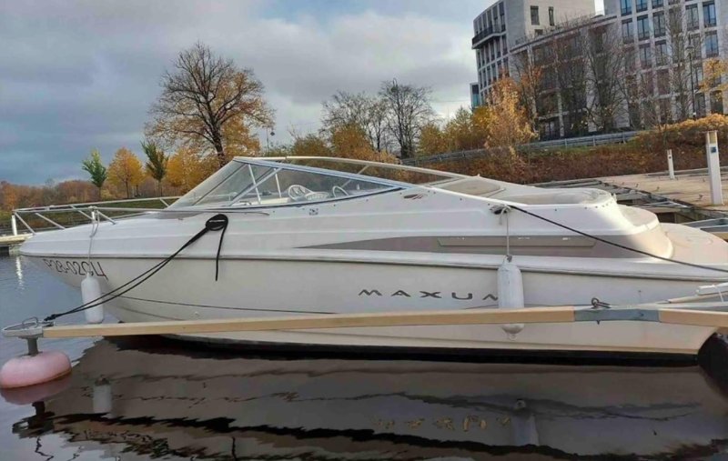 Maxum Urban катер 190