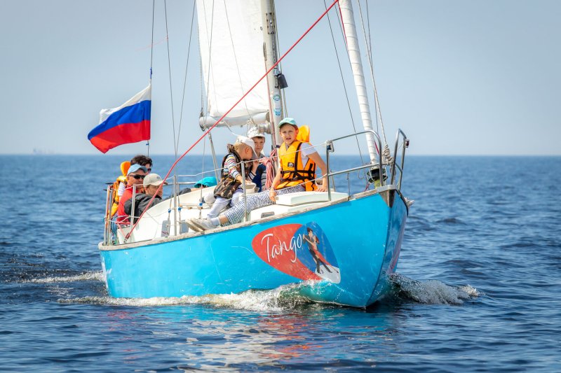 Яхта стандарте ст.Петербург чья
