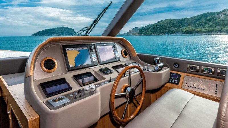 Mochi Craft Dolphin 64 Cruiser - моторная яхта - Яхтотека.ру