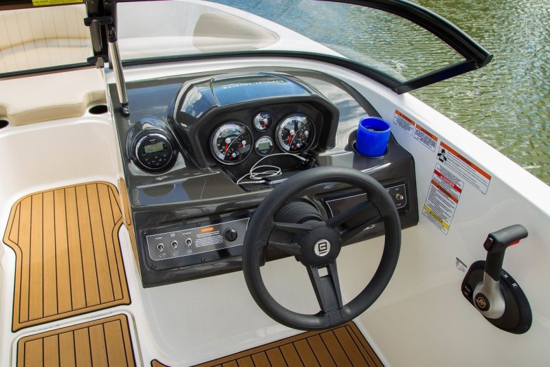 Марка: Bayliner модель: vr6 Cuddy outboard