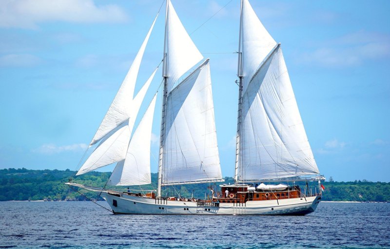 Судно Sailing Yacht a