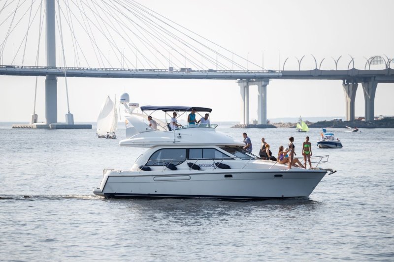 Яхта Meridian 381