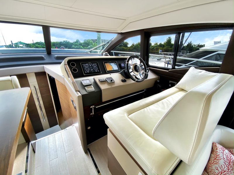 Яхта Azimut 50
