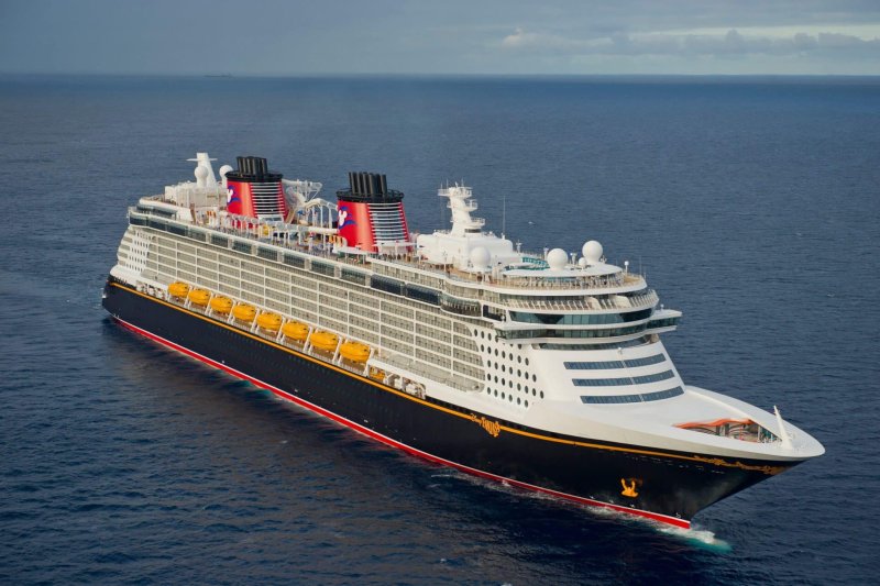 Круизный лайнер Disney Fantasy