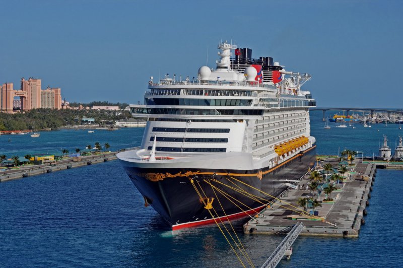 Круизный лайнер Disney Dream