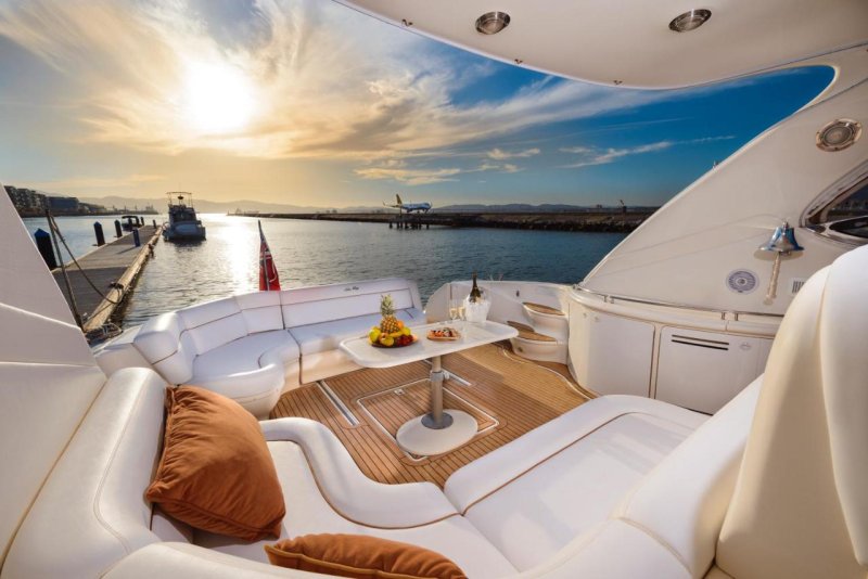 Luxury Life яхта