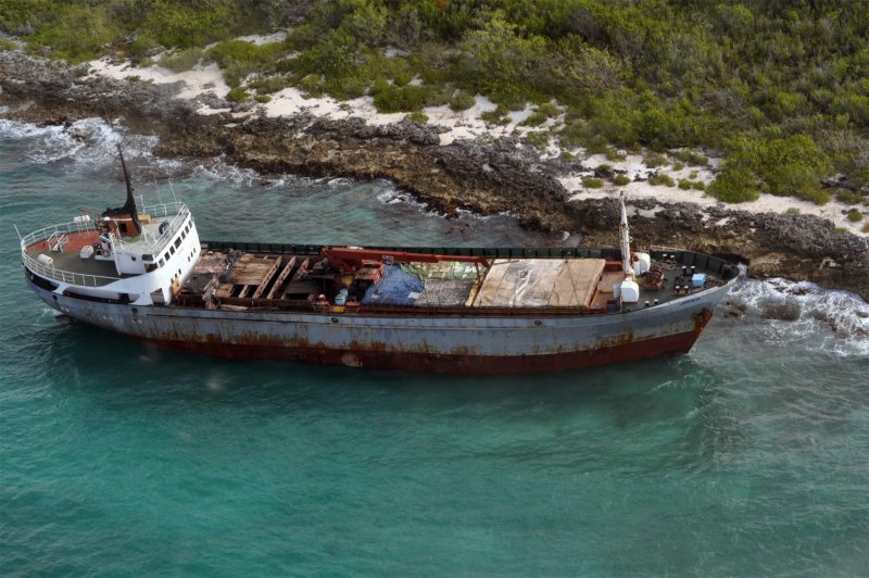 A. Regina, aground on Mona кораблекрушение