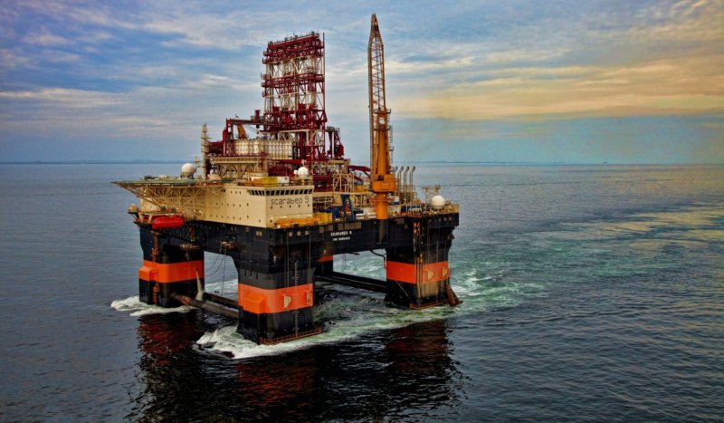 Буровые вышки Черноморнефтегаз
