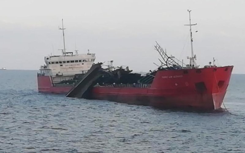 Взрыв на танкере генерал Ази Асланов в Азовском море