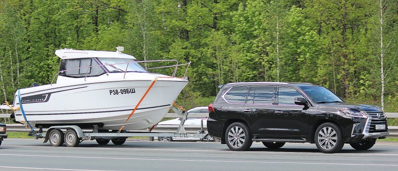 Форд ф250 с катером на прицепе