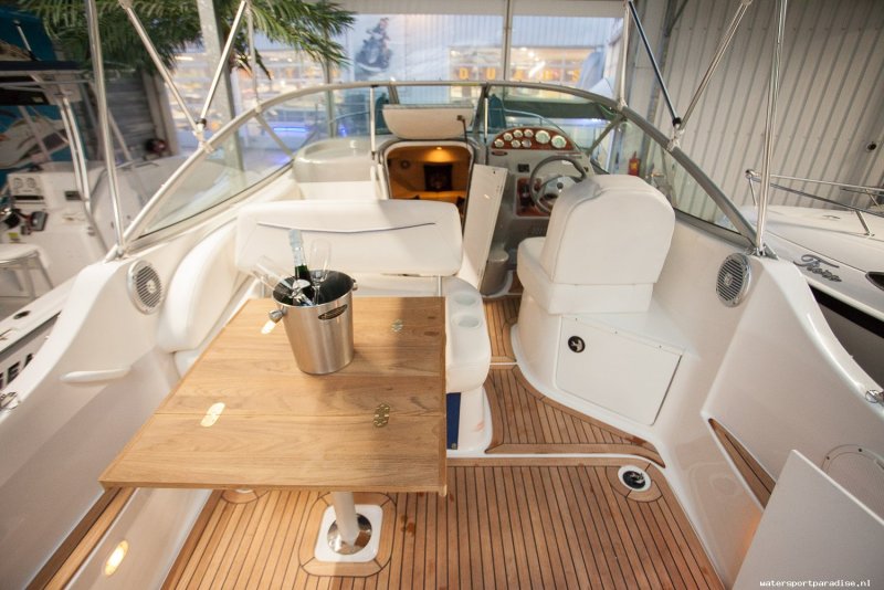Bayliner 245 каюта