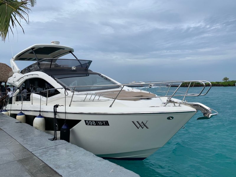 Моторная яхта Bavaria 420