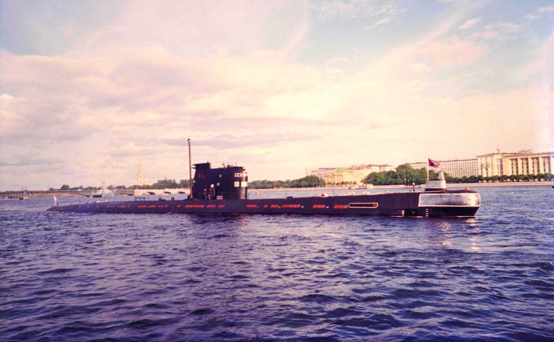 Подводная лодка 641 проекта на Неве