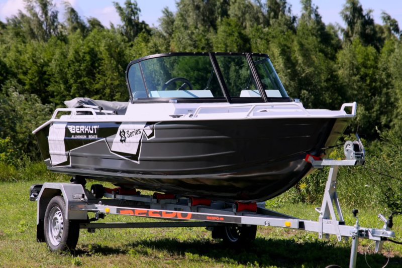 Лодка Беркут s TWINCONSOLE