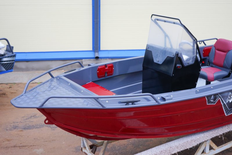 Катер Berkut s Console