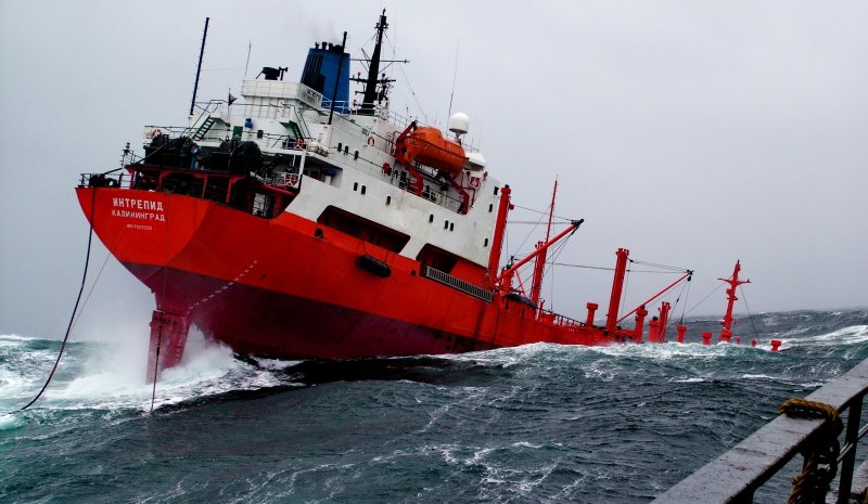 Морской транспорт шторм в море