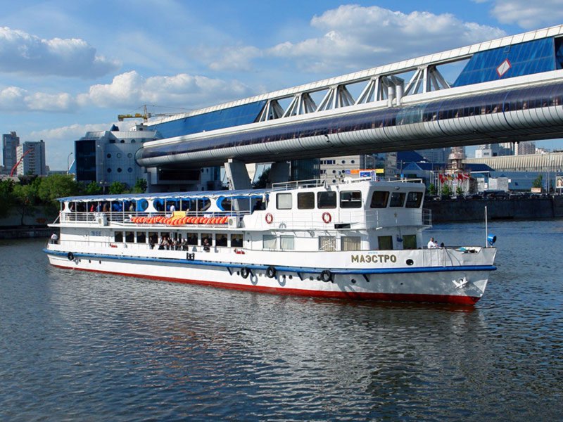Теплоход Москва река маэстро