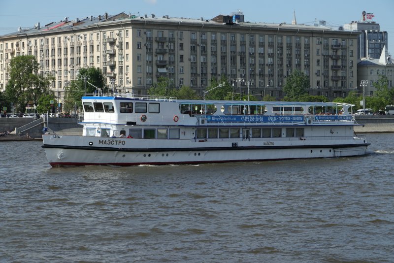 Прогулочный теплоход по Москве реке маэстро