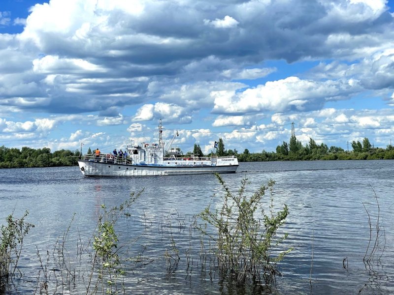 Самая мелководная река