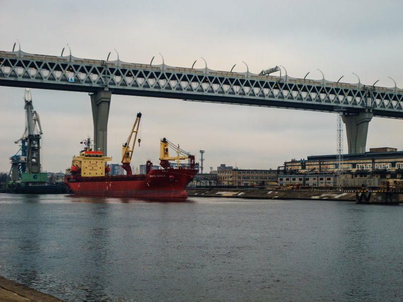 Судно " мостовой"