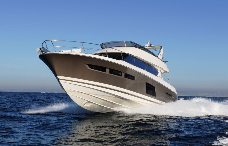 Luxury Yacht - Prestige ’60