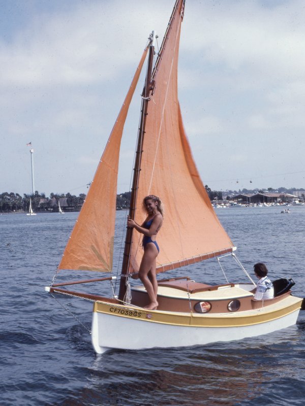 Швертбот sailboat