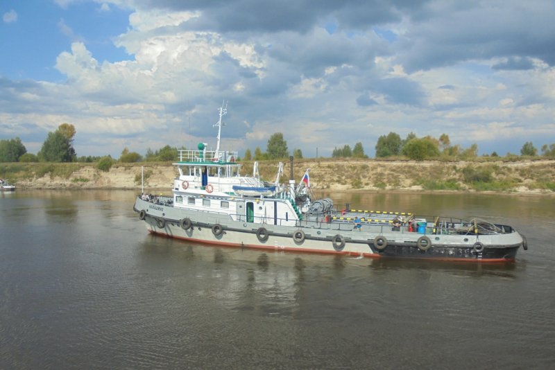 Теплоход Бородино сел на мель