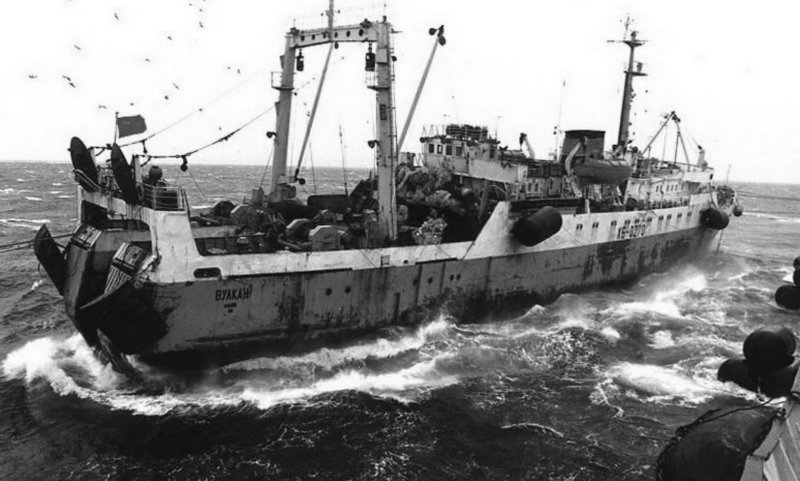 БМРТ большой морозильный рыболовный траулер