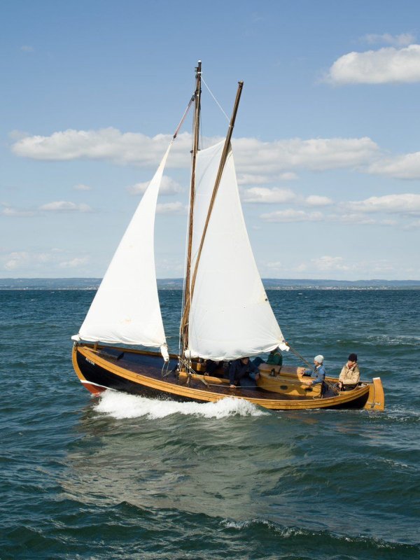 Швертбот sailboat