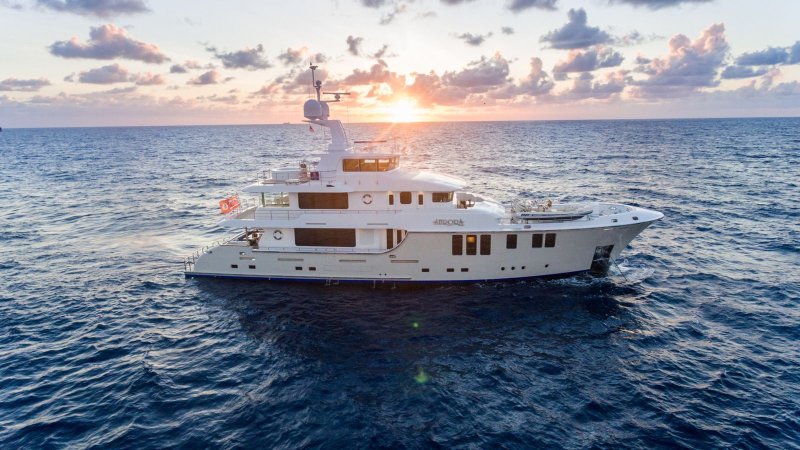 Яхта Nordhavn 120