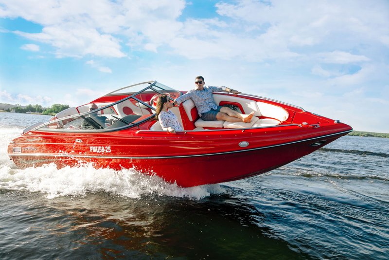 Crownline 330