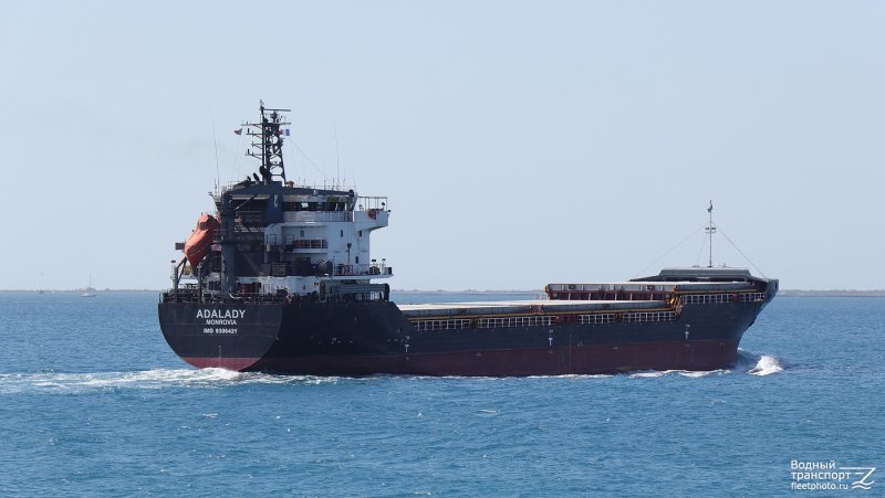 Танкер в море