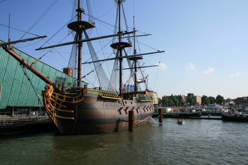 Голландский корабль Амстердам