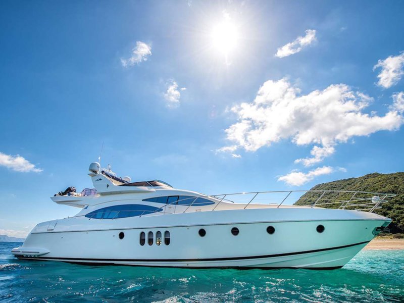 Яхта Azimut 68