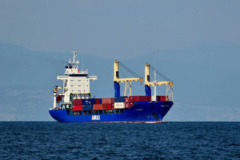 Cargo Vessel судно